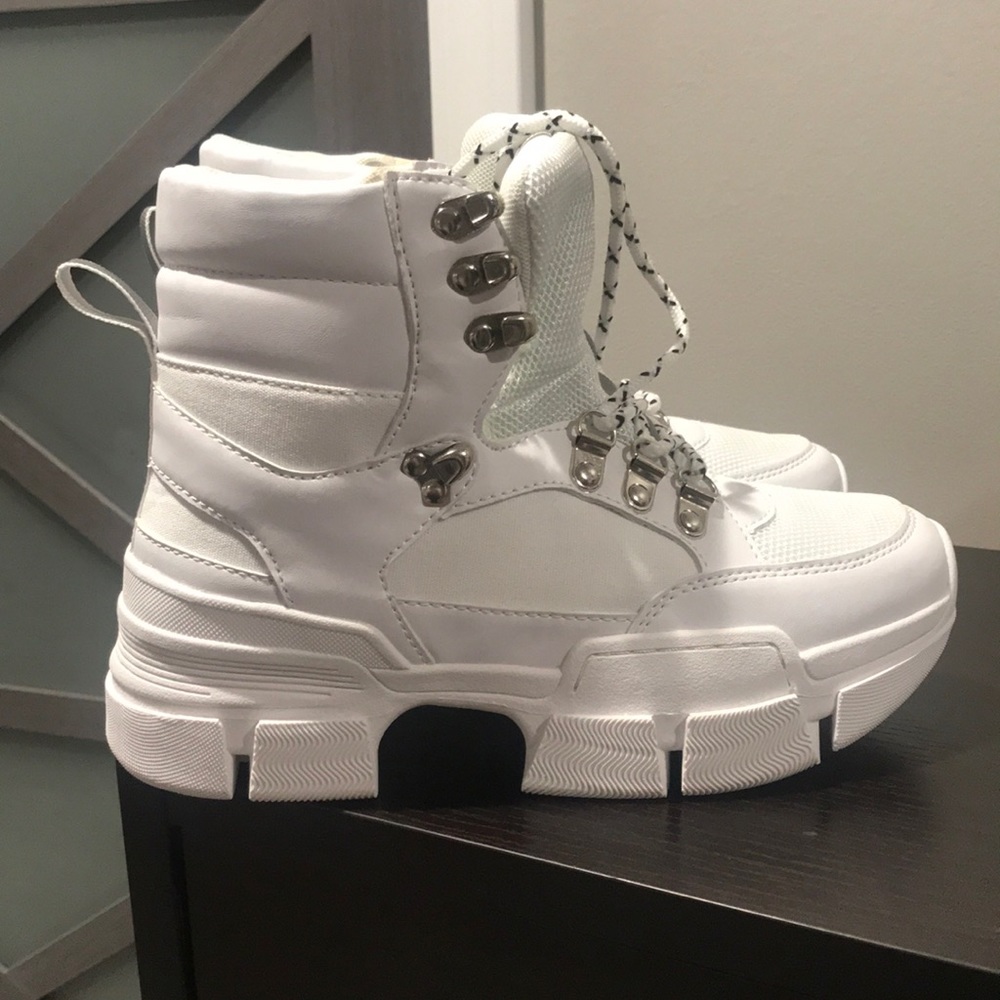 🆕 Truffle collection white Lace up chunky high top shoes